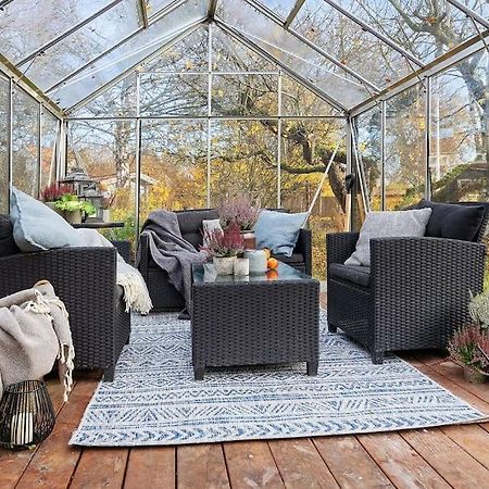Amazing Family Home In Stockholm Bagian luar foto