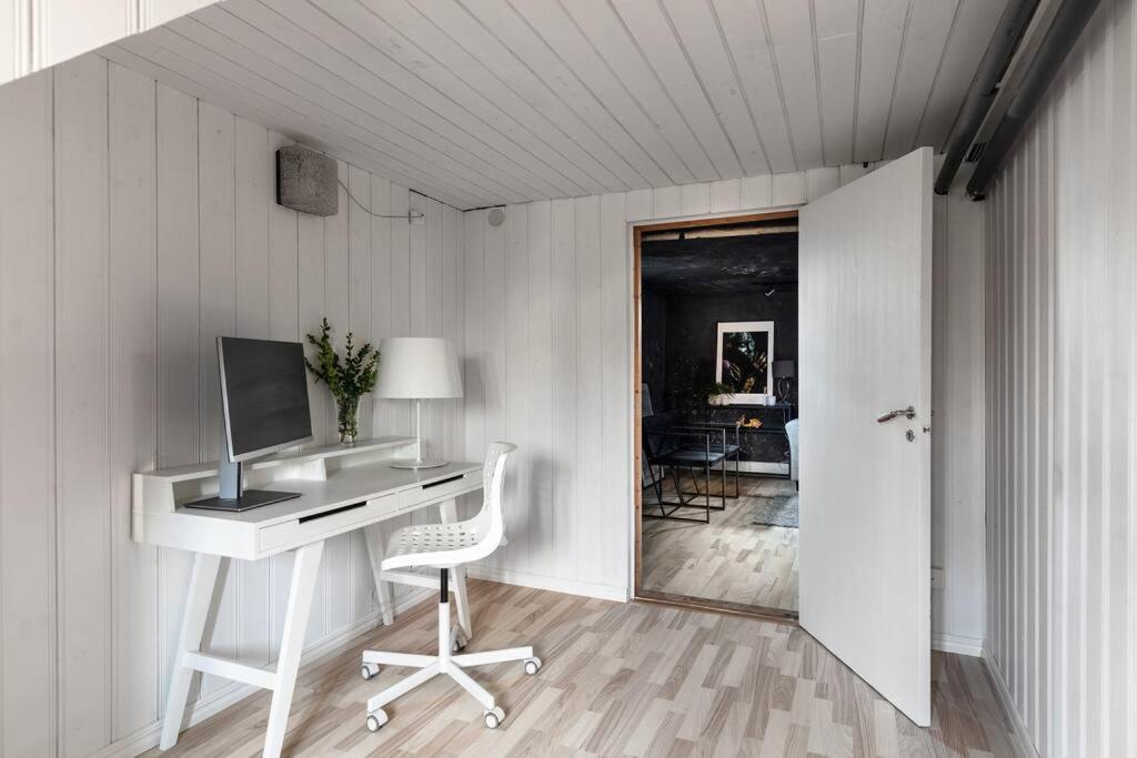 Amazing Family Home In Stockholm Bagian luar foto